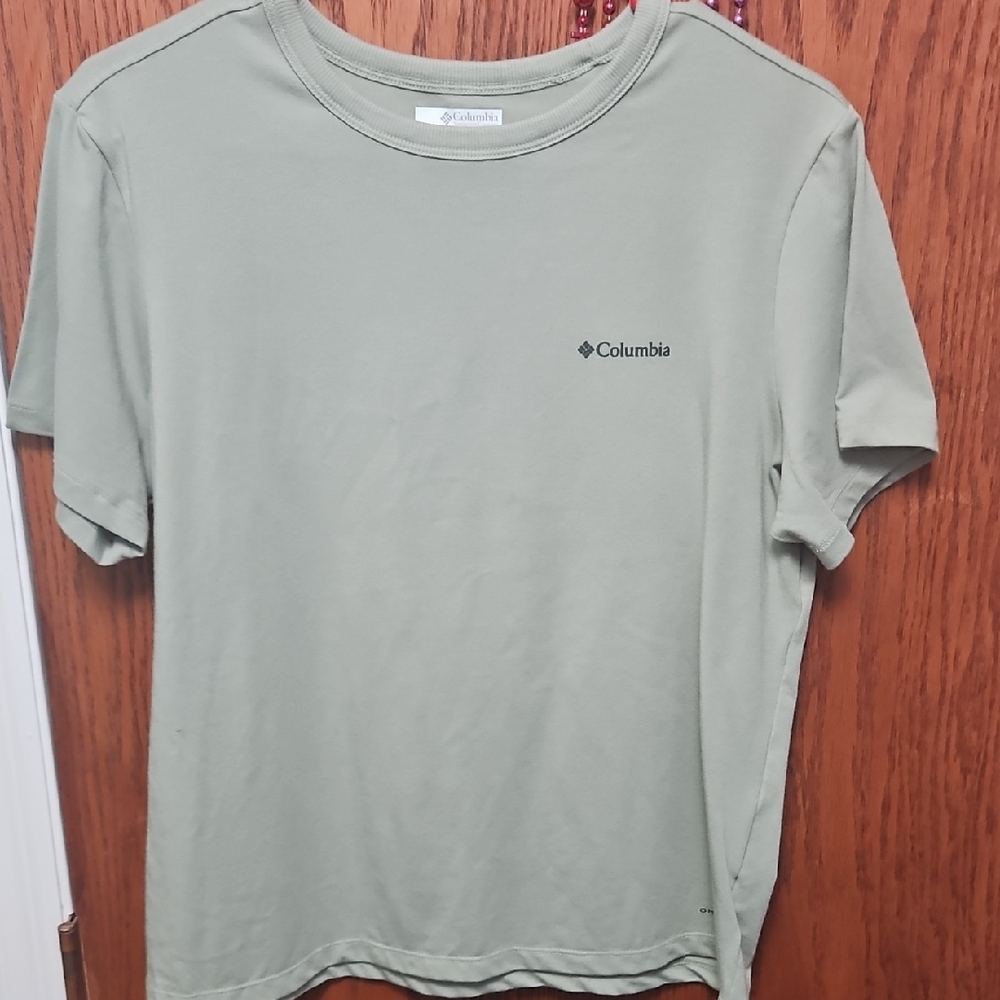 Columbia Short Sleeve Tee in Sage Green